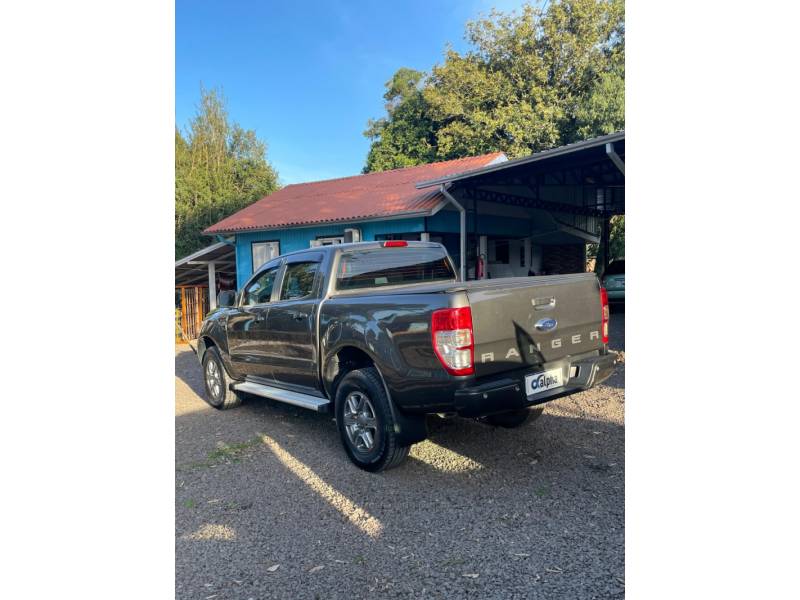 FORD - RANGER - 2018/2019 - Cinza - R$ 133.900,00