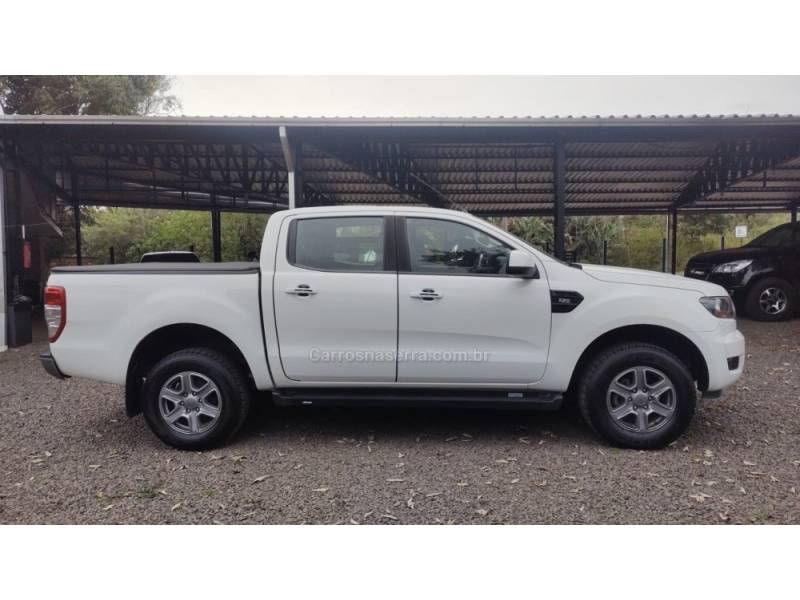 FORD - RANGER - 2018/2019 - Branca - R$ 137.900,00