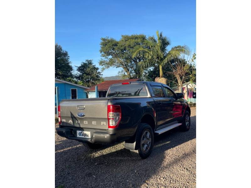 FORD - RANGER - 2018/2019 - Cinza - R$ 133.900,00