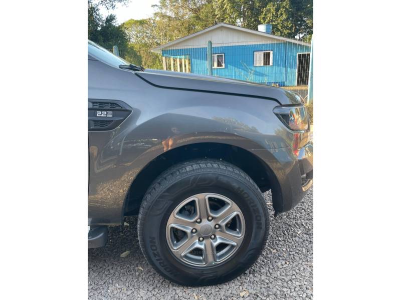 FORD - RANGER - 2018/2019 - Cinza - R$ 133.900,00