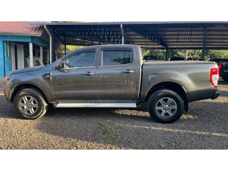 FORD - RANGER - 2018/2019 - Cinza - R$ 133.900,00