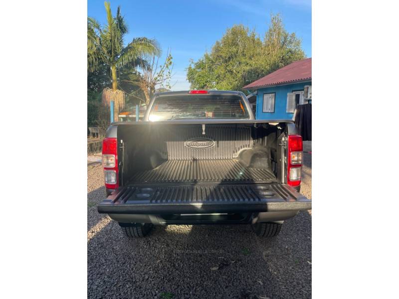 FORD - RANGER - 2018/2019 - Cinza - R$ 133.900,00