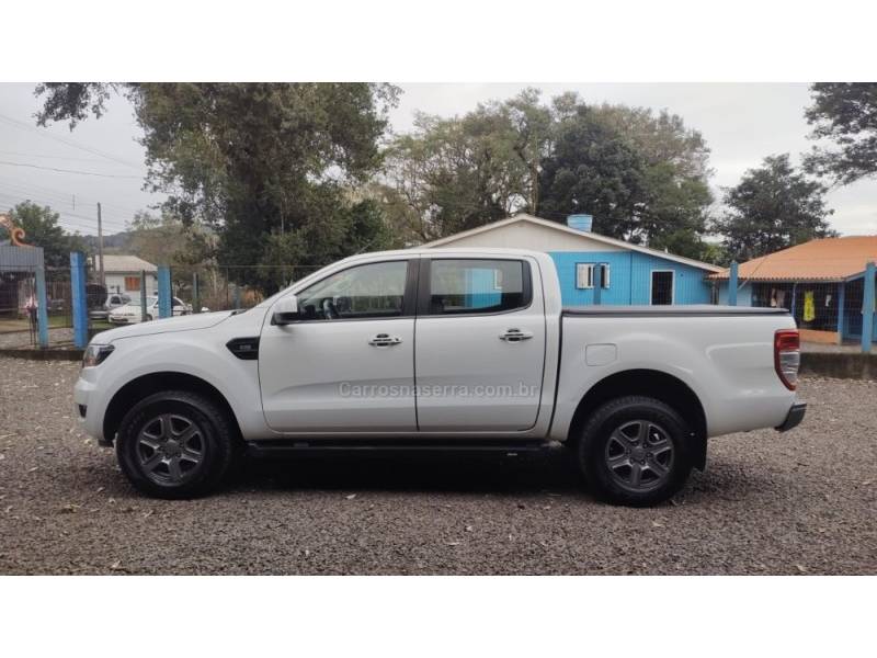 FORD - RANGER - 2018/2019 - Branca - R$ 137.900,00