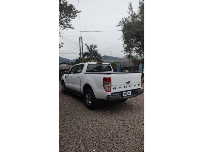 FORD - RANGER - 2018/2019 - Branca - R$ 137.900,00