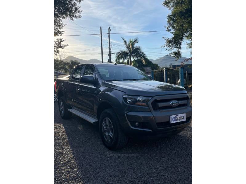 FORD - RANGER - 2018/2019 - Cinza - R$ 133.900,00